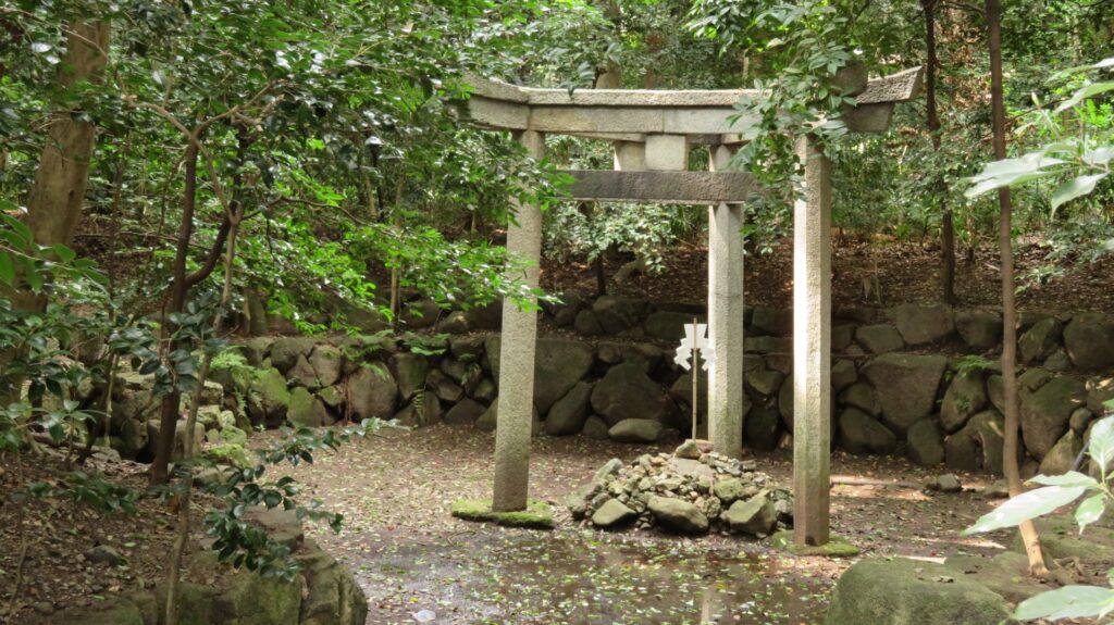 三柱鳥居（蚕ノ社）