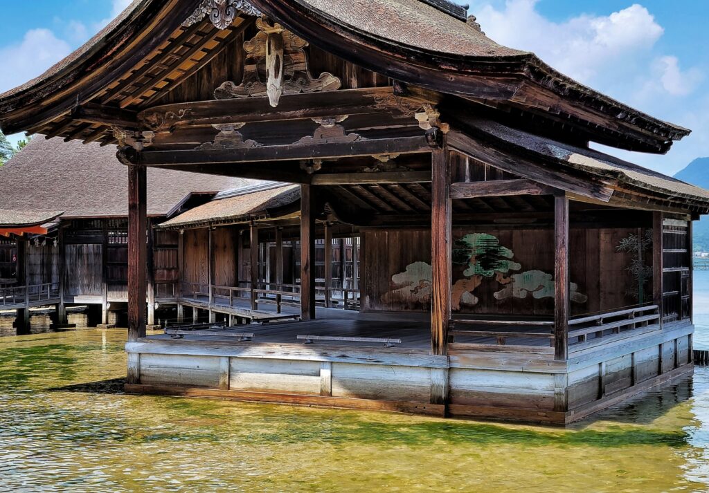 厳島神社の能舞台