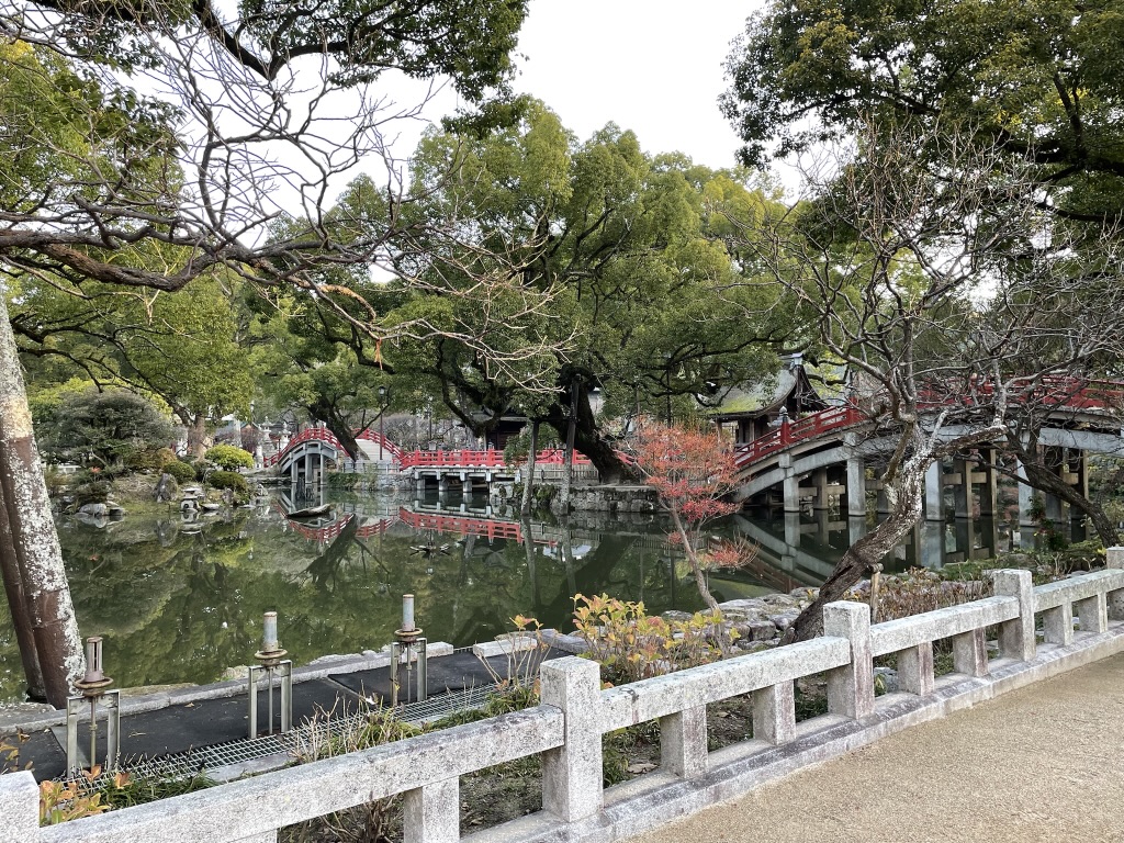 心字池と太鼓橋